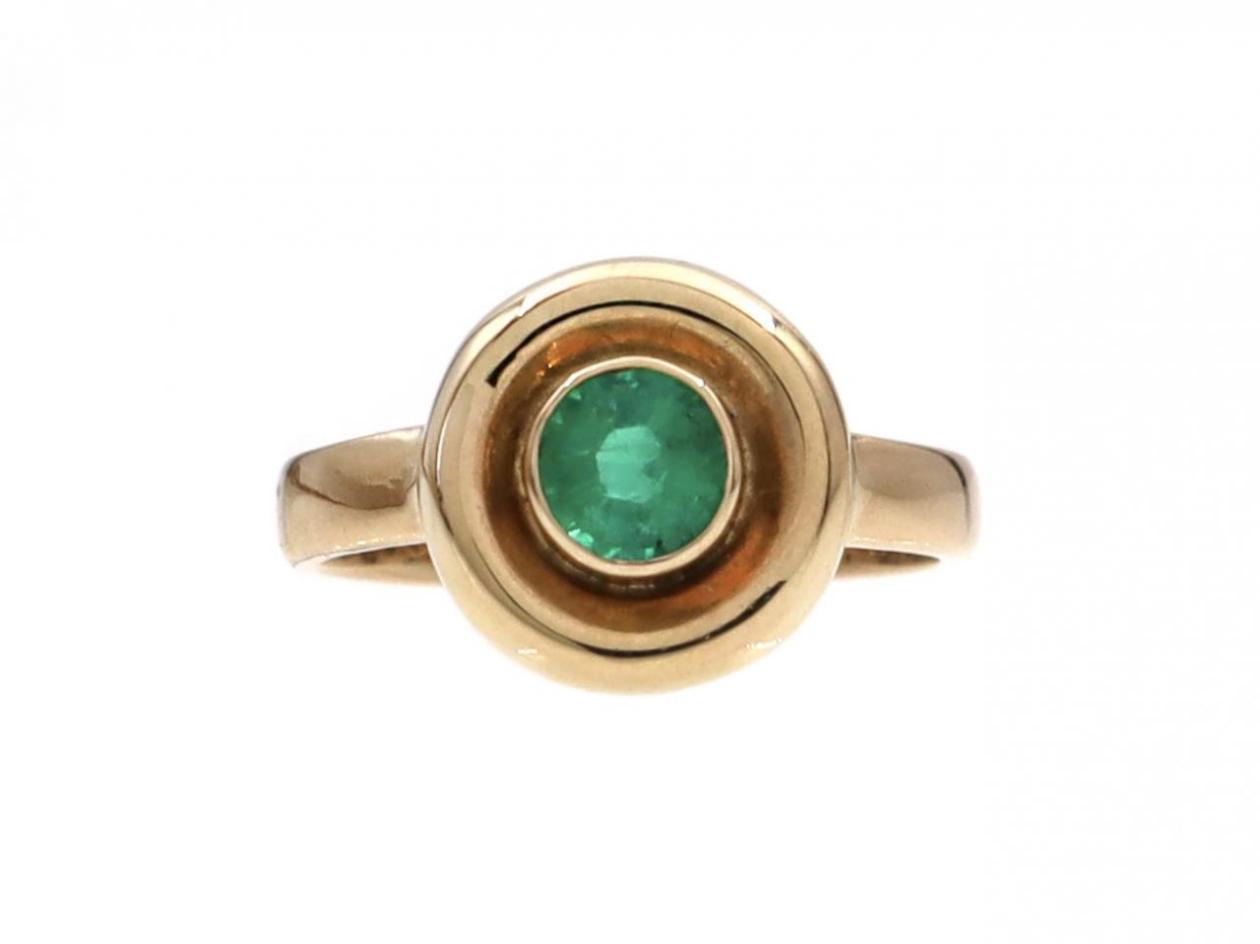 Mod circular emerald ring in 14kt yellow gold