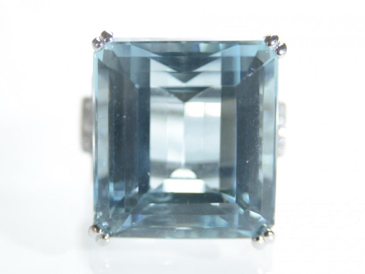 Art Deco Style 25.50ct Aquamarine & Diamond Ring in 18kt White Gold