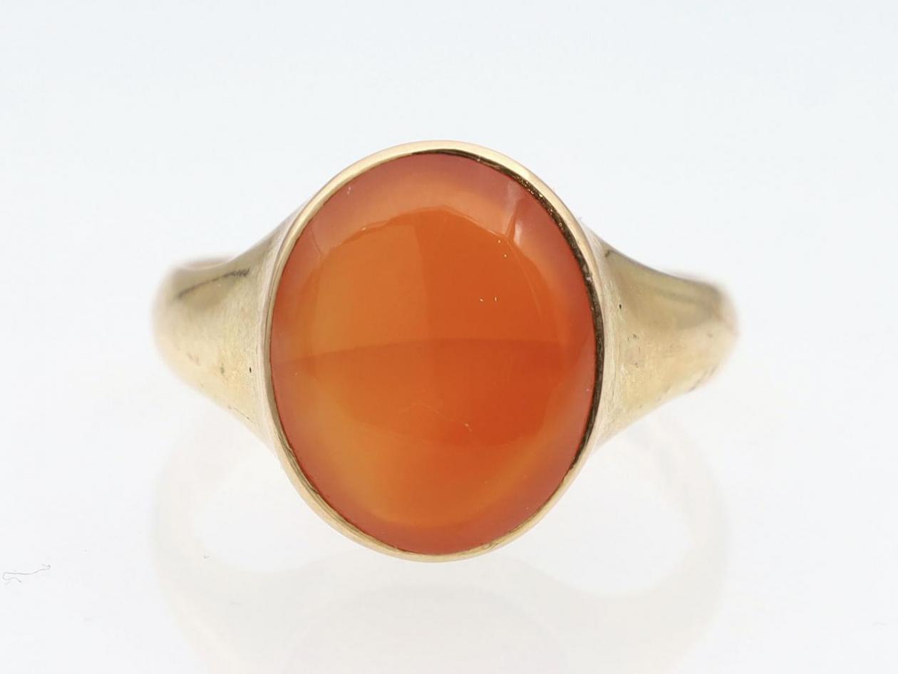 Antique Finnish oval carnelian signet ring in 18kt yellow gold