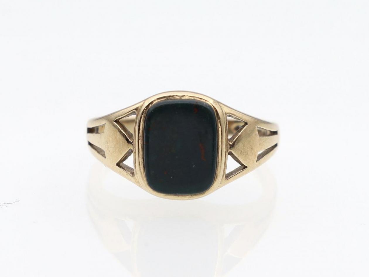 Vintage 9kt yellow gold and bloodstone signet ring