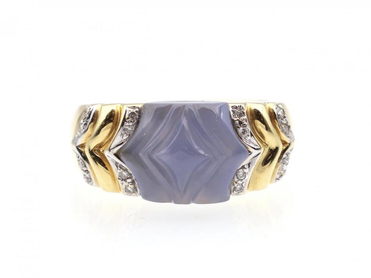 Retro carved chalcedony and diamond ring in 18kt yellow gold