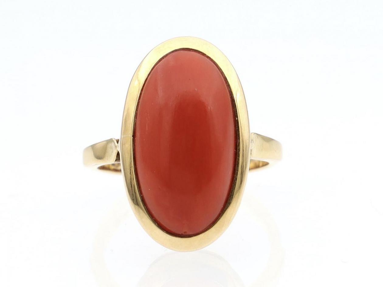 Retro 18kt yellow gold and oval coral dress ring