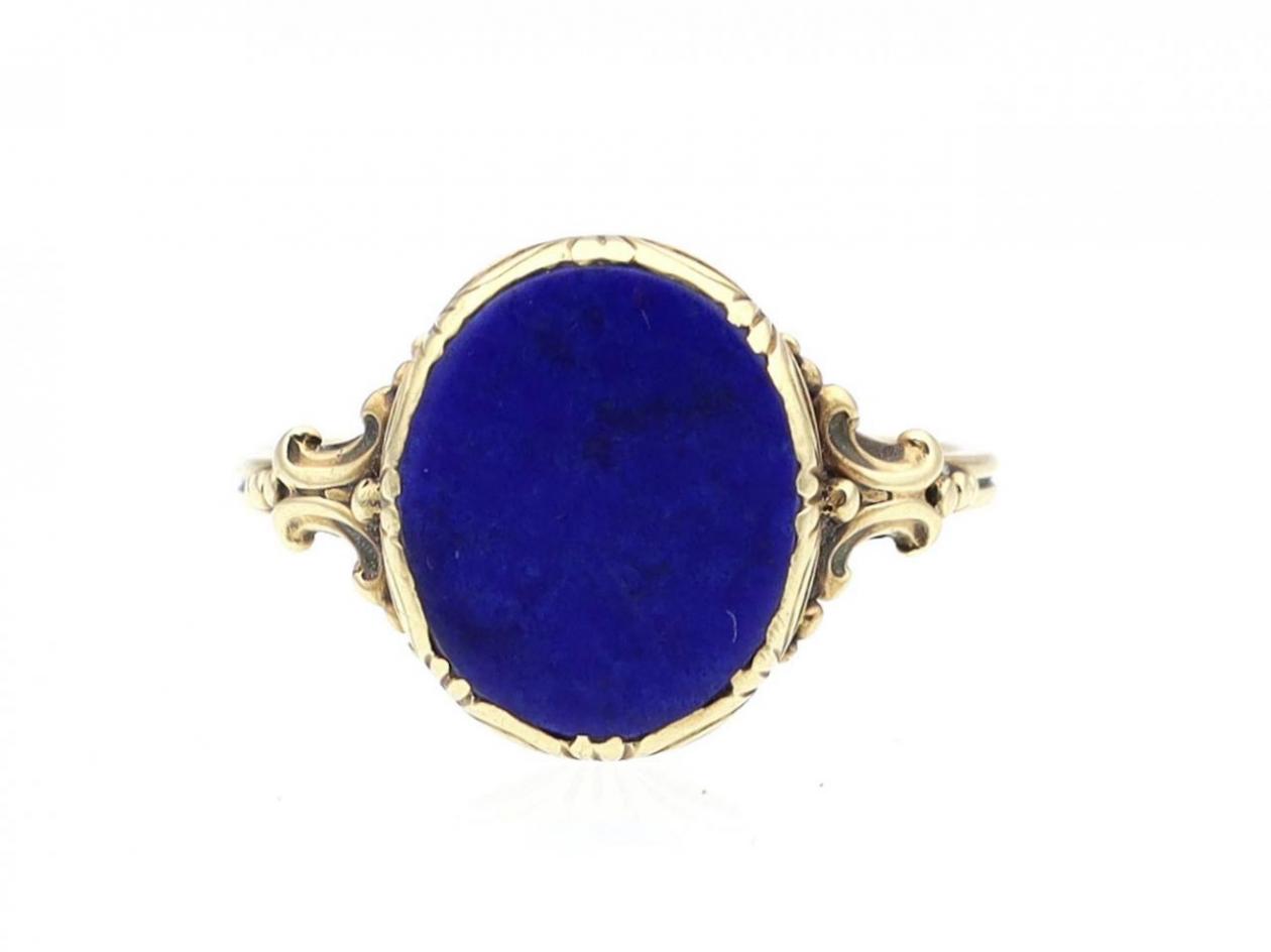 Victorian oval lapis lazuli signet ring in 14kt yellow gold