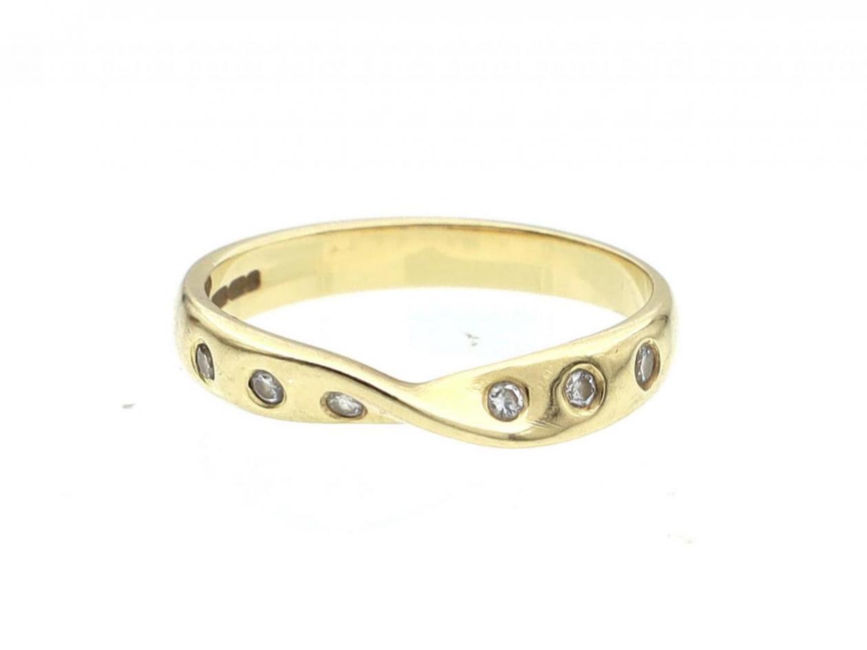 Vintage 18kt yellow gold twist band studded with diamonds