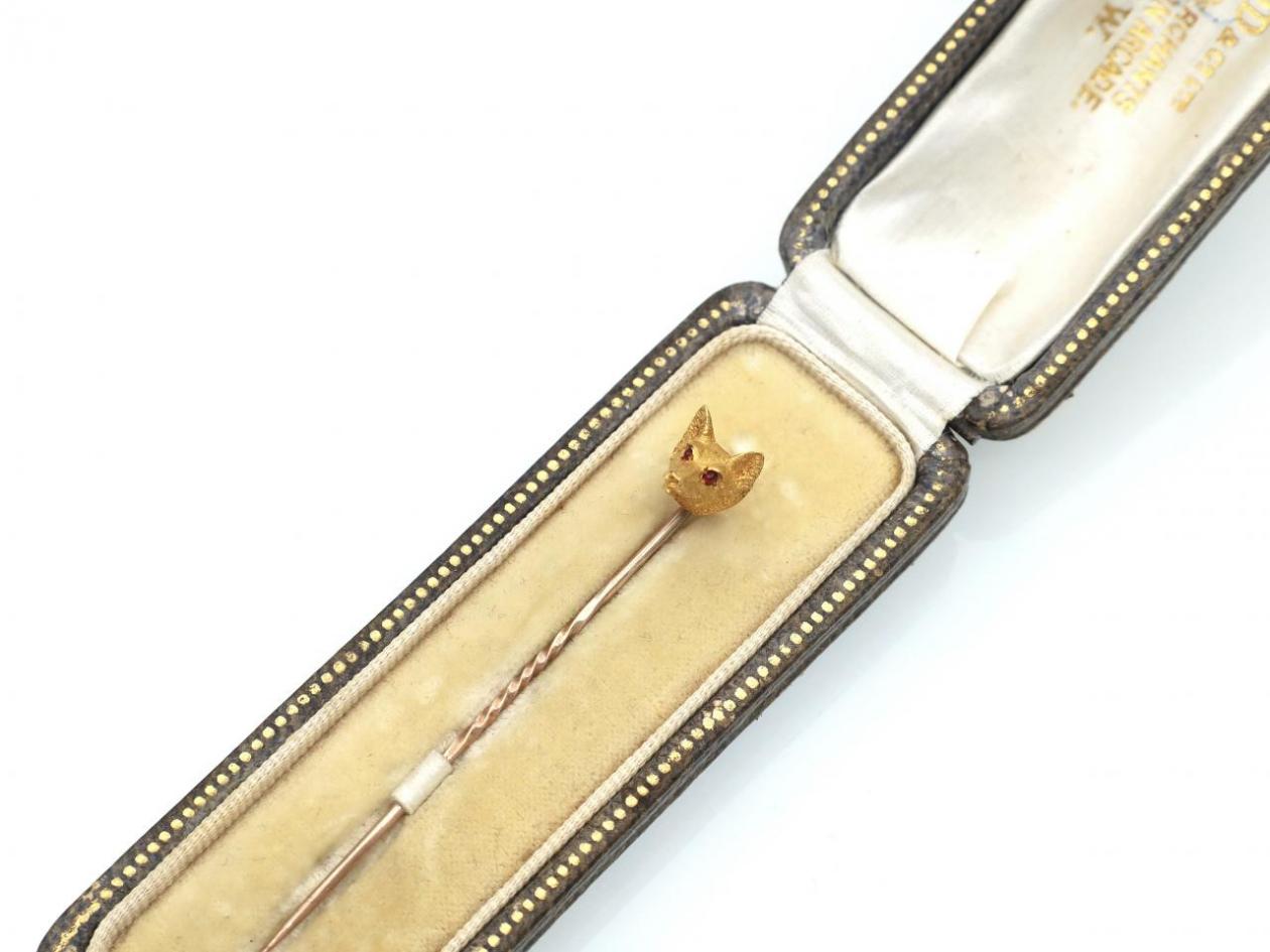 Antique 15kt yellow gold fox head with ruby eyes stick pin