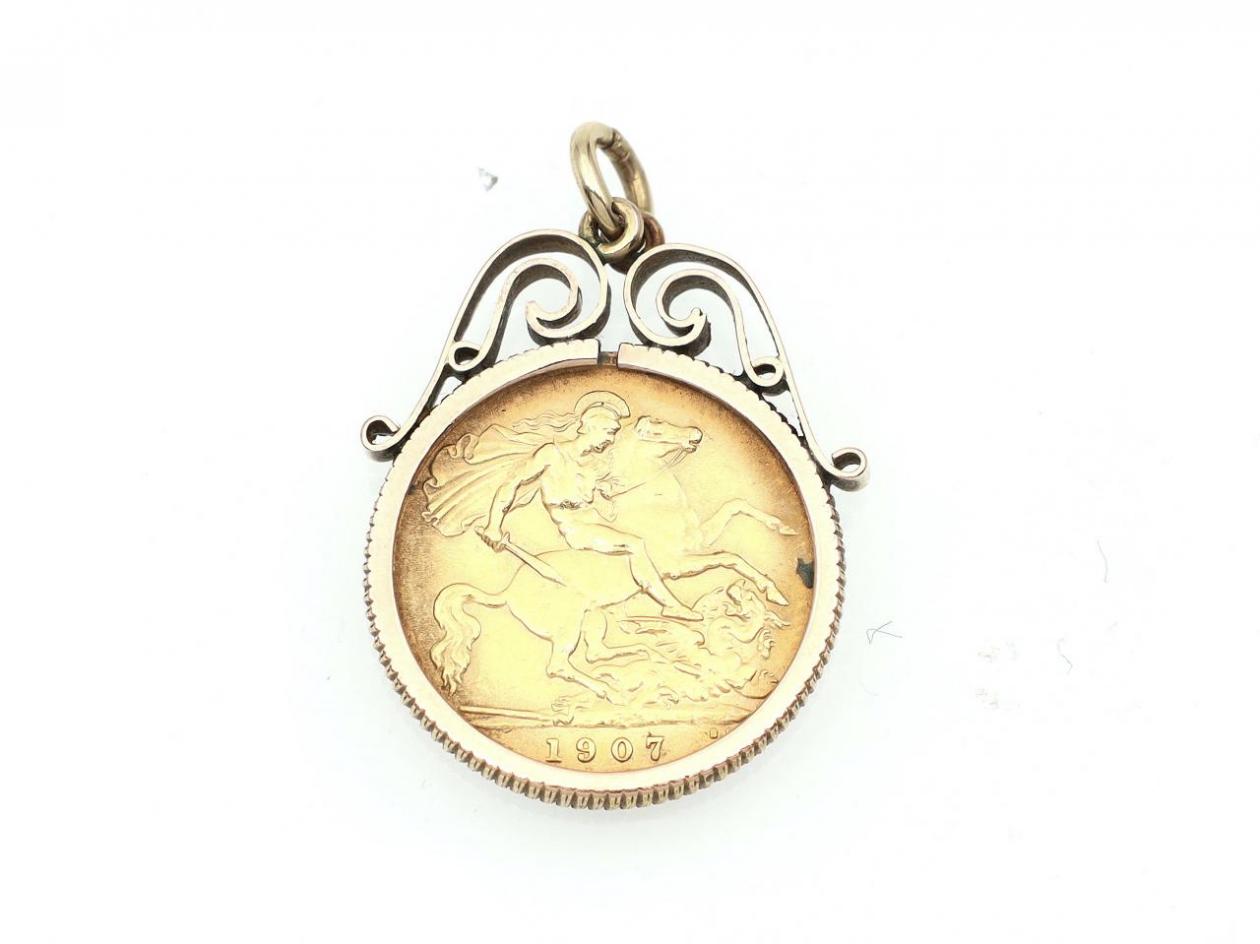 Edwardian 1907 half sovereign coin pendant in gold