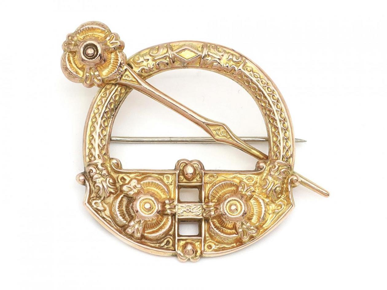 Vintage Tara brooch in 9kt yellow gold