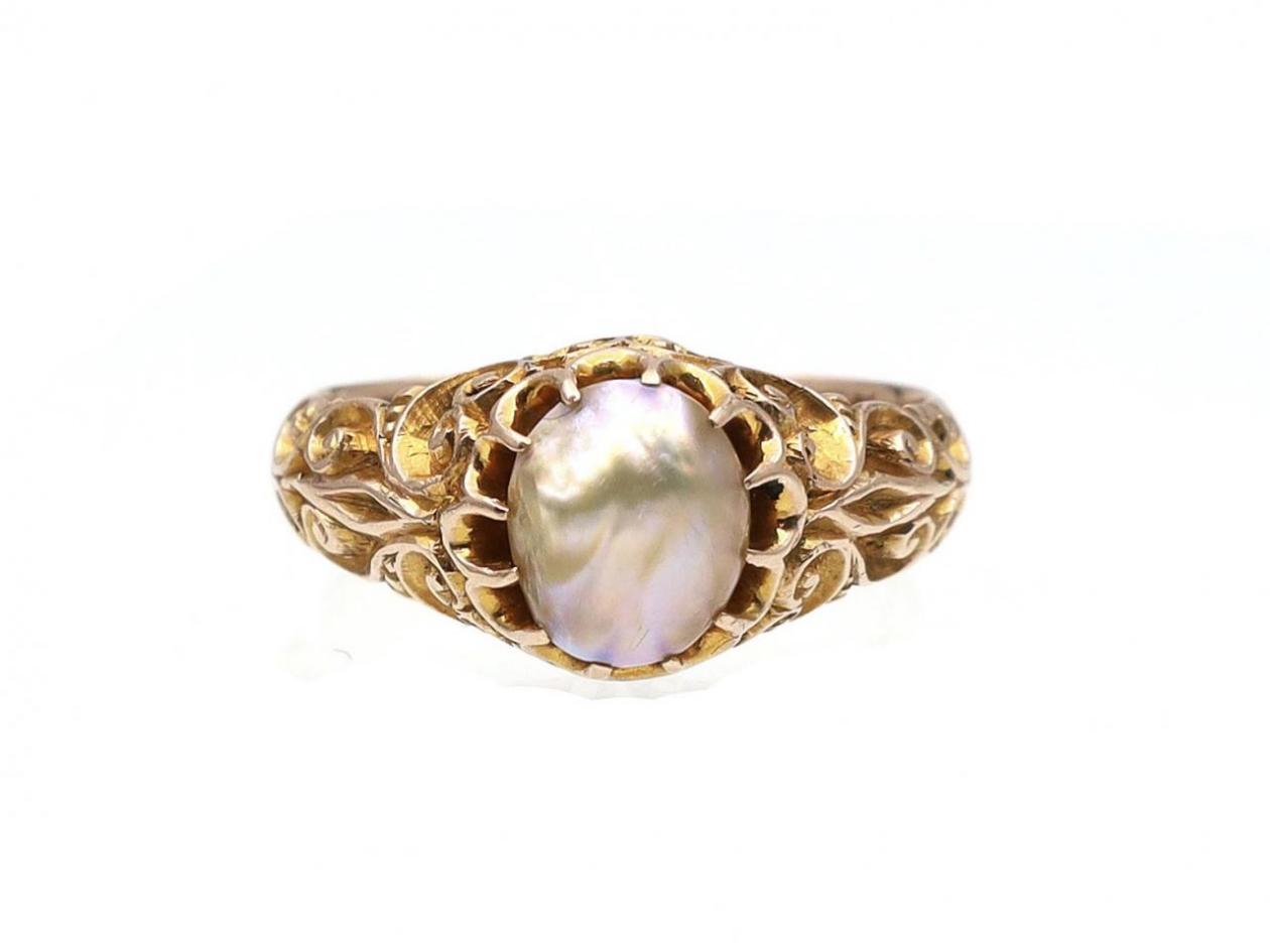 Natural pearl carved ring in yellow gold