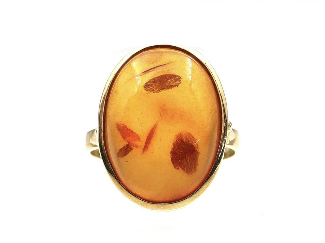 Vintage Italian oval amber dress ring in 18kt yellow gold