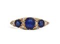 1902 sapphire three stone carved ring in 18kt yellow gold
