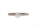 Round brilliant cut diamond solitaire ring in 18kt white gold