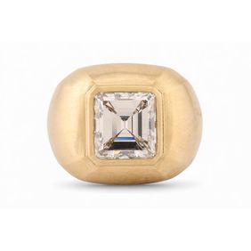 Asscher Cut Diamond Ring in 18k Yellow Gold