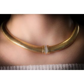 Retro Tubogas necklet set with Emerald cut diamondsRetro Tubogas necklet set with Emerald cut diamonds