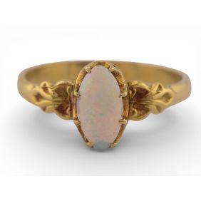 Edwardian 18ct Gold Opal Ring with Foliate Shoulders