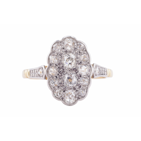 EDWARDIAN DIAMOND CLUSTER DAISY RING, CIRCA 1910