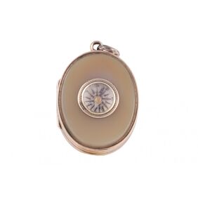 EDWARDIAN AGATE COMPASS LOCKET, CIRCA 1910