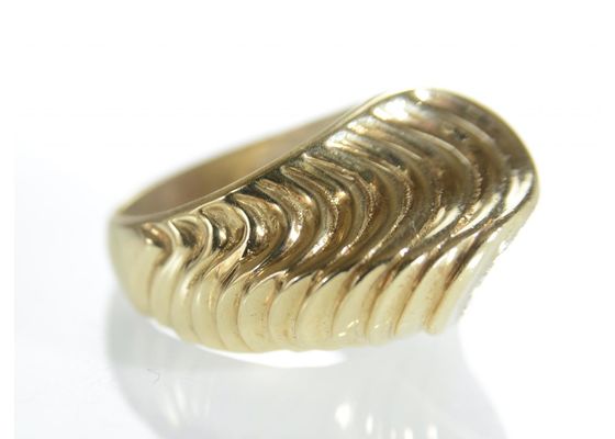 Retro sapphire and diamond cocktail ring in 18kt yellow gold