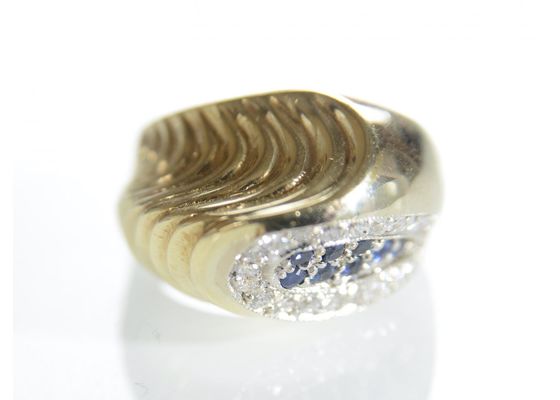 Retro sapphire and diamond cocktail ring in 18kt yellow gold