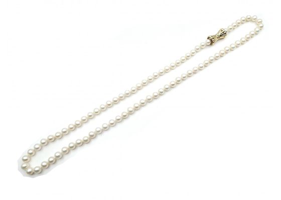 Vintage cultured pearl necklace with a yellow gold bow clasp