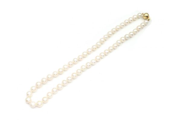Cultured pearl necklace with 18kt yellow gold clasp