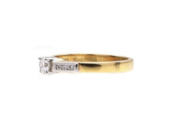 Contemporary diamond solitaire engagement ring in 18kt yellow gold