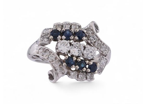 1950s Sapphire And Diamond Fancy Fluted Cluster Ring In Platinum