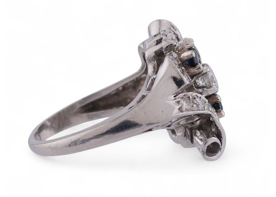 1950s Sapphire And Diamond Fancy Fluted Cluster Ring In Platinum