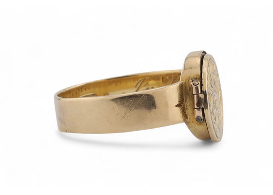 VictorianOval Mourning Locket Mourning Ring In 15kt Yellow Gold