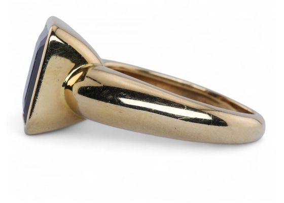 Vintage Bezel Set Iolite In 18kt Yellow Gold