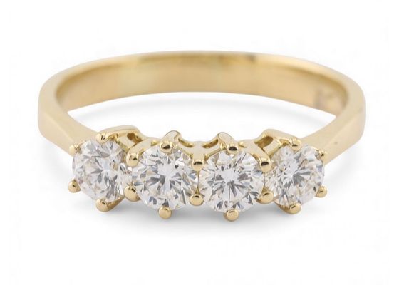 Modern 18kt gold diamond ring with estimated 1 carat total weight in F to H colour and SI clarity.