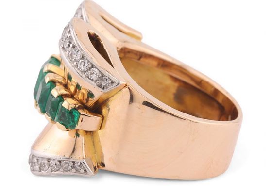 1950s seven stone emerald and diamond fluted cocktail ring in 18kt yellow gold