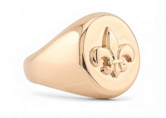 Vintage French Fleur De Lis Oval Signet Ring In 18kt Yellow Gold