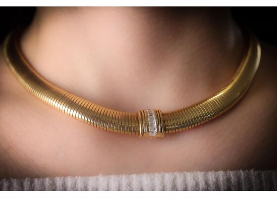 Retro Tubogas necklet set with Emerald cut diamondsRetro Tubogas necklet set with Emerald cut diamonds