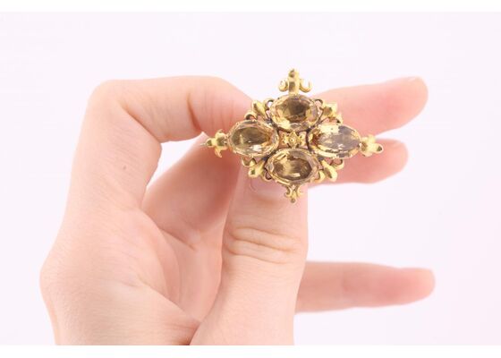 LATE GEORGIAN CITRINE CLUSTER BROOCH, CIRCA 1830