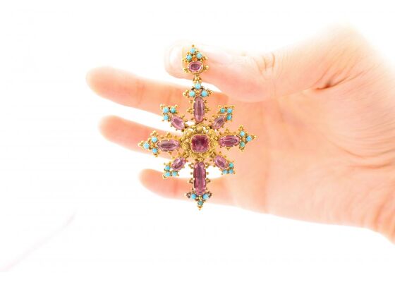 LATE GEORGIAN PINK TOPAZ AND TURQUOISE CROSS, CIRCA 1830