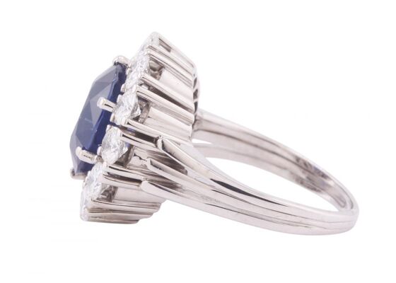 SAPPHIRE AND DIAMOND CLUSTER RING