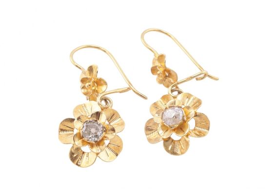 EDWARDAIN GOLD AND DIAMOND FLOWER EARRINGS, CIRCA 1910