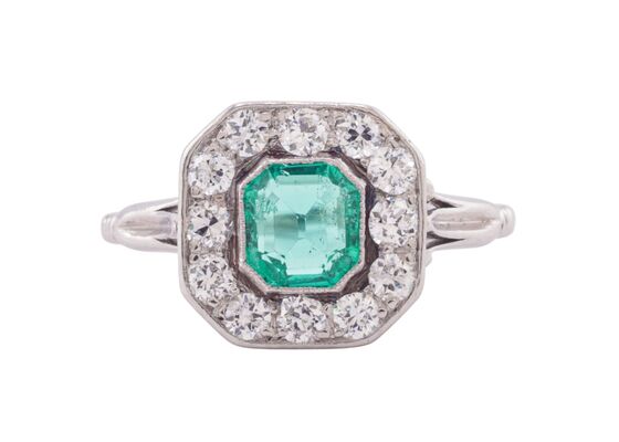 ART DECO EMERALD AND DIAMOND CLUSTER, CIRCA 1930
