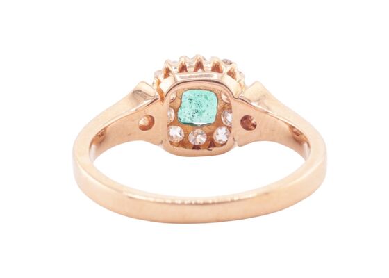 EDWARDIAN EMERALD AND DIAMOND CLUSTER RING, CIRCA 1905