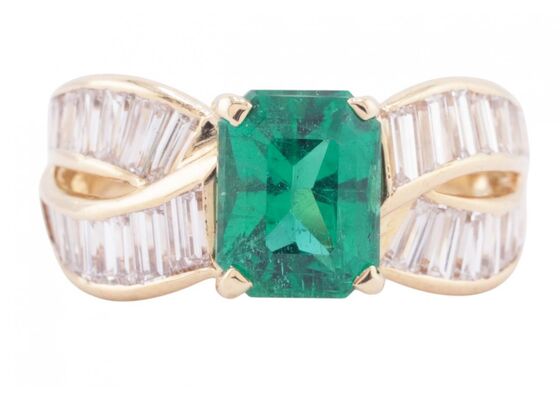 EMERALD AND DIAMOND DRESS RING, CIRCA 1970