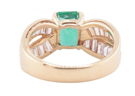 EMERALD AND DIAMOND DRESS RING, CIRCA 1970