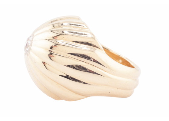 RETRO STYLE DIAMOND BOMBÉ RING, CIRCA 1940