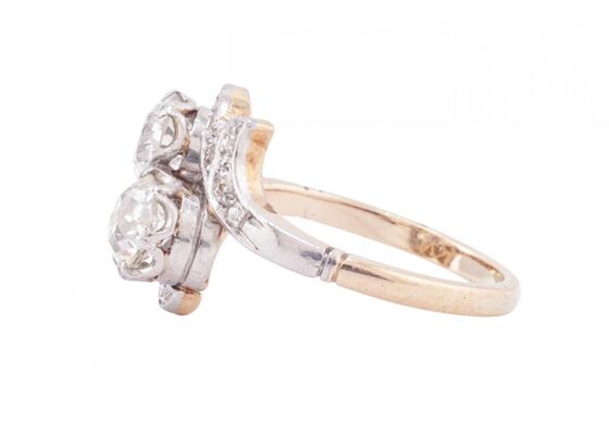 EDWARDIAN DIAMOND TOI ET MOI RING, CIRCA 1910